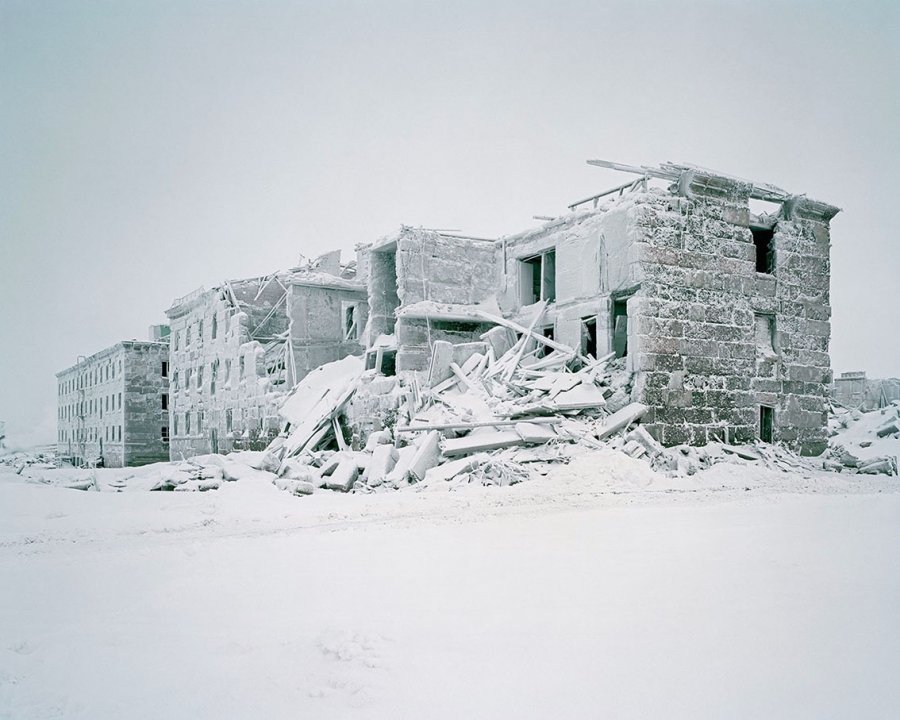 Â©Julien Chatelin 2016Norilsk, Russia, November 2016"Stariy Gorod". Old city of Norilsk in the industrial area. Now destroyed. This was an old appartement building abandoned in the early 90s.
